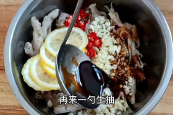 家庭版无骨鸡爪教程,轻松制作无骨酸辣鸡爪，夏日解暑佳品