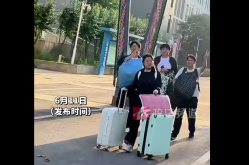 考生高考完抱着被褥与老师道别没鲜花没有拥抱但步伐坚定热点头条