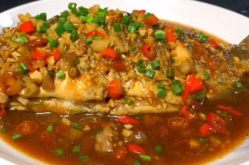 红烧鱼的简单做法和配料,简单配料，美味佳肴
