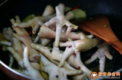鸡爪怎么烧简单又好吃视频,一招掌握鸡爪烧制秘诀