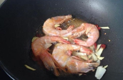 油焖大虾需要提前腌制吗,是否需要提前腌制，揭秘烹饪技巧与美味秘诀